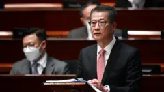 香港預算案2023：千億赤字下減少「派糖」，預期經濟會「強勁反彈」