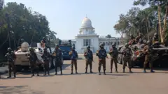 শনিবার সুপ্রিম কোর্ট ঘিরে কড়া নিরাপত্তা ব্যবস্থা নেয়া হয়