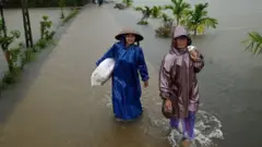 Tranh cãi việc Thủy Tiên dừng hỗ trợ ở Hải Lăng Quảng Trị