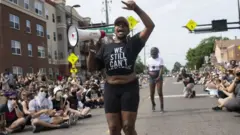 Abigaragambya muri Minneapolis bashyigikiye iseswa ry'urwego rwa polisi y'uyu mujyi