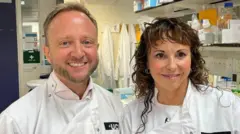 Ed Wild y Sarah Tabrizi 