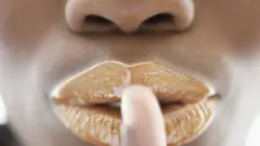 Ihe ise nwaanyị na-ekwesịghị ịgwa di ya na-agbanyeghị ka o si hụ ya n'anya.