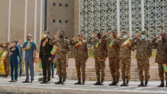 ጠቅላይ ሚንስትሩ ከሠራዊት አባላት ጋር
