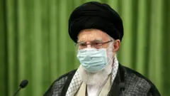 رهبر ایران می‌گوید شورای نگهبان قانونی عمل کرد؛ روحانیون اصلاح طلب می‌گویند خلاف قانون بود