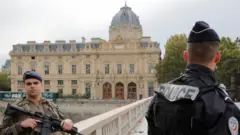 Hedikwatar 'yan sandan tana a tsakiyar Paris ne.