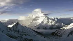 नंदा देवी, भारत की दूसरी सबसे ऊंची चोटी जो चीन के साथ लगने वाली भारत की उत्तर-पूर्वी सीमा के नज़दीक है