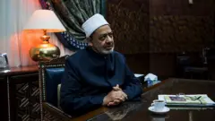 الإمام أحمد الطيب في مكتبه عام 2016