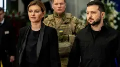 Olena Zelenska ao lado do marido Volodymyr Zelensky, em foto de 17 de maio