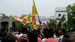 ත්‍රිකුණාමලය නාවික හමුදා කඳවුර වටලයි