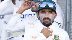 মুমিনুল হকের ব্যাটিং ও অধিনায়কত্ব নিয়ে প্রশ্ন উঠেছে