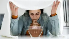 कोरोनाः वाफ घेतल्यामुळे कोरोना जातो का?