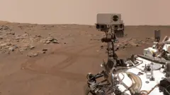 O rover Perseverance da NASA em Marte em foto tirada por ele mesmo