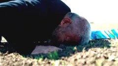 الآن سأموت سعيدا، لقد رأيت بلادي”