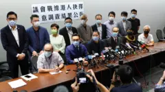 香港民主派民調查結果未過授權門檻，多數泛民議員爭議聲中決定留任