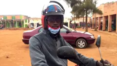 Umuhire ubusanzwe wigisha ku kigo cya Isonga ubu ni n'umumotari ku Kamonyi
