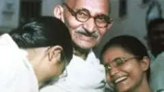 ఆభా, మనులతో గాంధీ