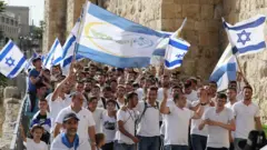 منظمو المسيرة اضطروا إلى إلغائها.
