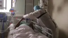 इस वेरिएंट पर वैक्सीन बेअसर होने का डर भी है.
