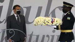 Pireezidant Maakroon abaaboo yaadannoo Kigaaliitti kaahan