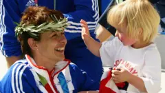 Tanni Grey-Thompson y su hija Carys.