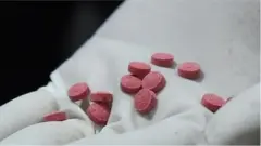 দফায় দফায় মাদকবিরোধী অভিযান চালানো হলেও সন্দেভাজন মাদক ব্যবসায়ীর সংখ্যা বেড়েই চলেছে।