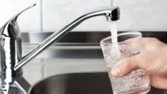 Water Theraphy: Àwọn àmi méje tó ń tọ́ka sí pé oò kí ń mu omi bí ó ti tó