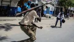 Loltuu daandiiwwan Moqaadishoo gubbaa meeshaa waraanaa cimaa qabachuun suuraa ka'uuf qophaa'e- Ebla 25