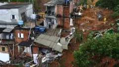 Deslizamento de terra e casa derrubada