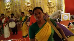 নারী ঢাকি