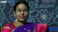 ஒரு கிராமமே கொண்டாடும் அரசுப் பள்ளி தலைமையாசிரியை