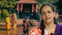 પહલગામ હુમલો, શ્રીનગરમાં હેન્ડ ગ્રેનેડ હુમલો, સુરતનો જરીવાલા પરિવાર, નરેન્દ્ર મોદી, મનમોહનસિંહ, ગુલામ નબિ આઝાદ, બીબીસી ગુજરાતી, બીબીસી ન્યૂઝ ગુજરાતી
19 વર્ષ પહેલાં જમ્મુ-કાશ્મીરમાં બૉમ્બ વિસ્ફોટનો ભોગ બનેલા જરીવાલા પરિવારનાં હેમાક્ષીબહેન જરીવાલા, પૃષ્ઠભૂમિમાં મુઘલ ગાર્ડનની ફાઇલ તસવીર 