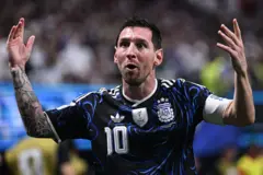Lionel Messi vestido de azul.