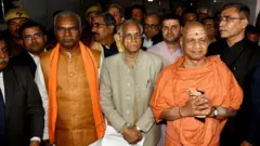ટ્રસ્ટના સભ્યોની તસવીર