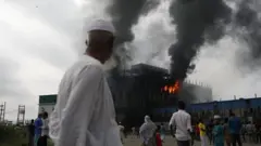 ኣብ ባንግላዲሽ ኣብ ሓደ ፋብሪካ ብዘጋጠመ ባርዕ ልዕሊ 50 ሰባት ሞይቶም