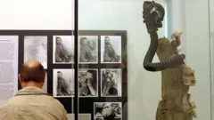 Ausstellung über medizinische Experimente der Nazis im Medizinhistorischen Museum, Berlin, Deutschland