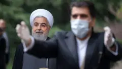 حسن روحانی رئیس جمهور ایران همزمان رئیس ستاد ملی مقابله با کروناست