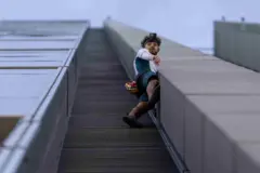 سنگ‌نورد فرانسوی، تیتوان لدوک در حال بالا رفتن از ساختمان وارسو، بلندترین برج اتحادیه اروپا در ورشو 