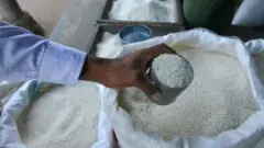বাজারে চালের দাম বাড়ছে, সরকার বলছে সংকট নেই