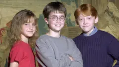 Emma Watson, Daniel Radcliffe e Rupert Grint ainda crianças, pouco depois de serem escalados em 2000