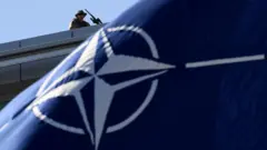 NATO bayrağı