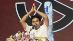 ஆட்சியமைக்க உரிமை கோரும் விஜய் – ஆளுநர் முன் உள்ள வாய்ப்புகள் என்ன?