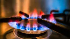 গ্যাস সংকটে ব্যাপক দুর্ভোগ পোহাতে হচ্ছে চট্টগ্রামের মানুষকে