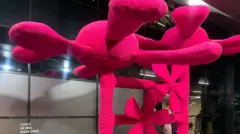 velika pink skulptura Jelene Blečić 