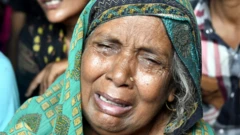 हाथरस दुर्घटनेतील मृत व्यक्तींचे नातेवाईक 