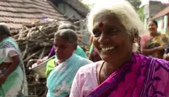 मनरेगा में काम करती महिलाएं