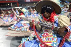 Baianaassociação futebol portodestaque no desfile 