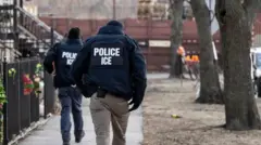 ትራምፕ ናብ ዋይት ሃውስ ካብ ዝምለስ ንነዘ ሰነድ ዘይተረኸቦም ኣሽሓት ስደተኛታት ተኣሲሮም ኣለዉ