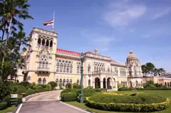 ทำเนียบรัฐบาลลดธงครึ่งเสา