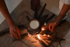 අලුත් අවුරුද්ද සඳහා දින සහ නැකැත් පිළියෙළ කරනුයේ, ඉන්දියාවේ ශක රාජ වර්ෂ ක්‍රමය අනුව ය.