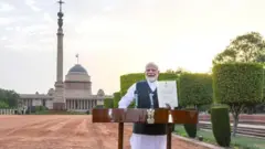 नरेंद्र मोदी